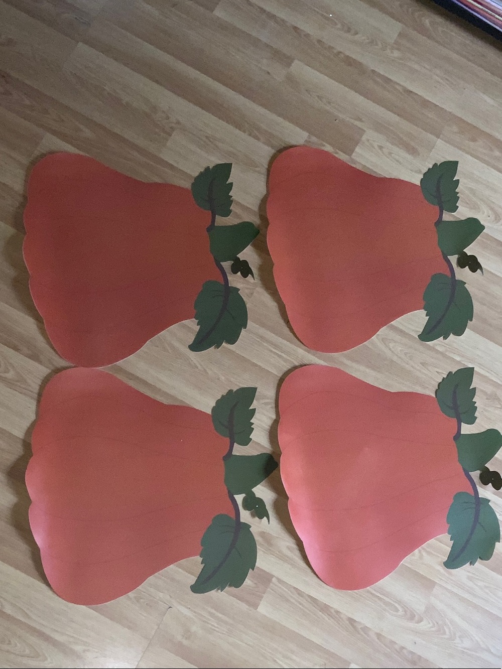 👀free 🎃Set of 4 pumpkins Placemats with Green Leaves🍂